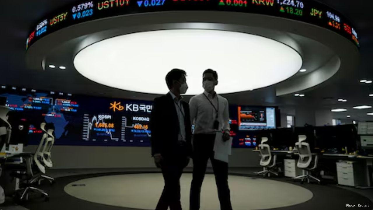 Bursa Malaysia Ends Lower on Middle East Tensions