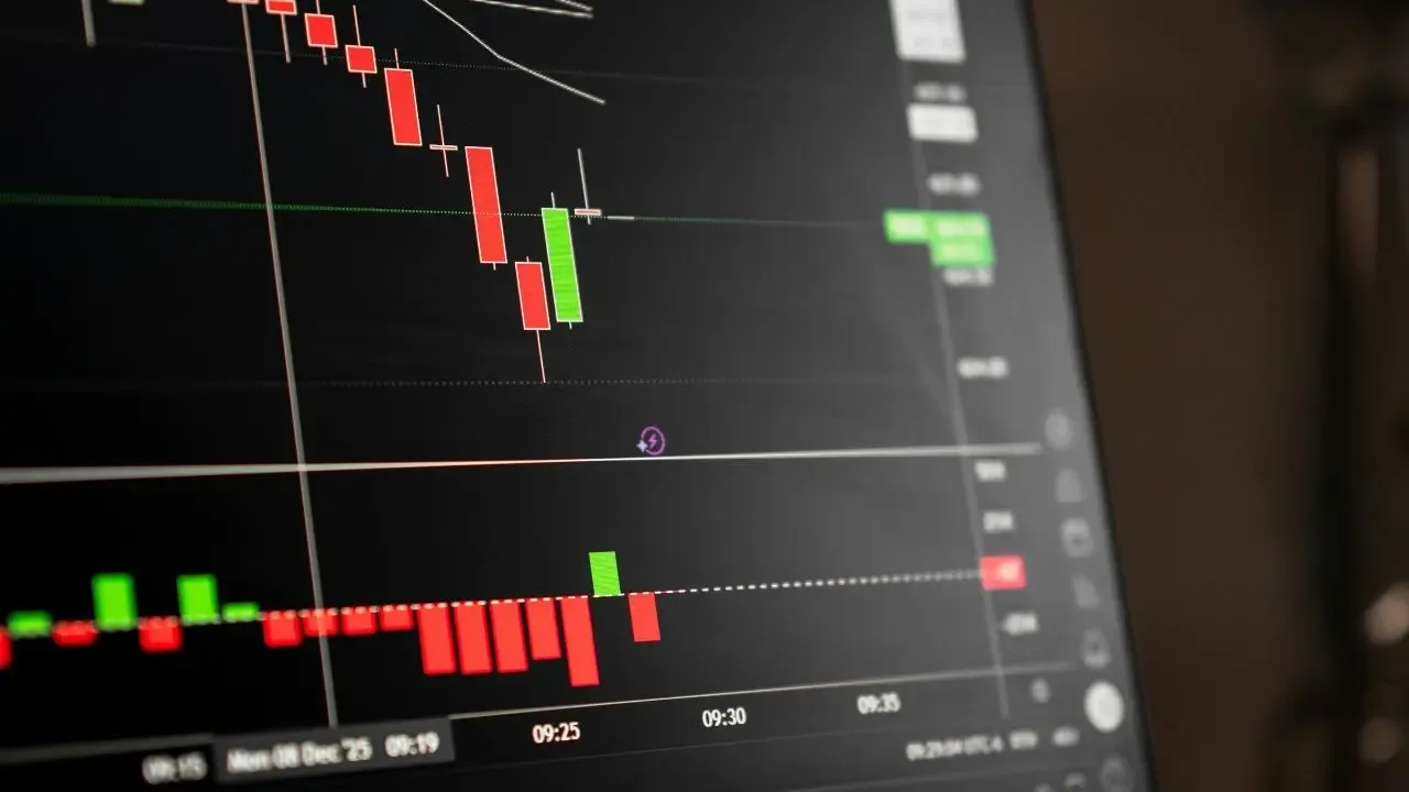 Singapore Stocks Rise as Chip Shares Lift STI 1.2%