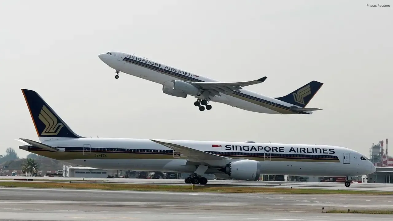 Singapore Airlines Posts First Quarterly Loss Since 2022