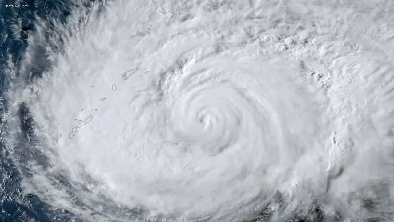 Typhoon Dolphin Hits Okinawa, Cancels All Naha Flights