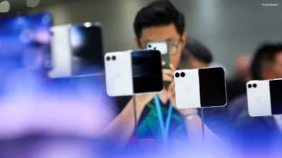Samsung Prepares for Apple’s Foldable iPhone Challenge in Global Market