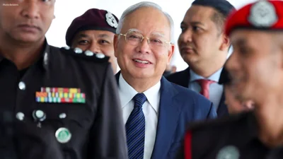 Prisons Dept Officers Visit Najib’s Taman Duta House