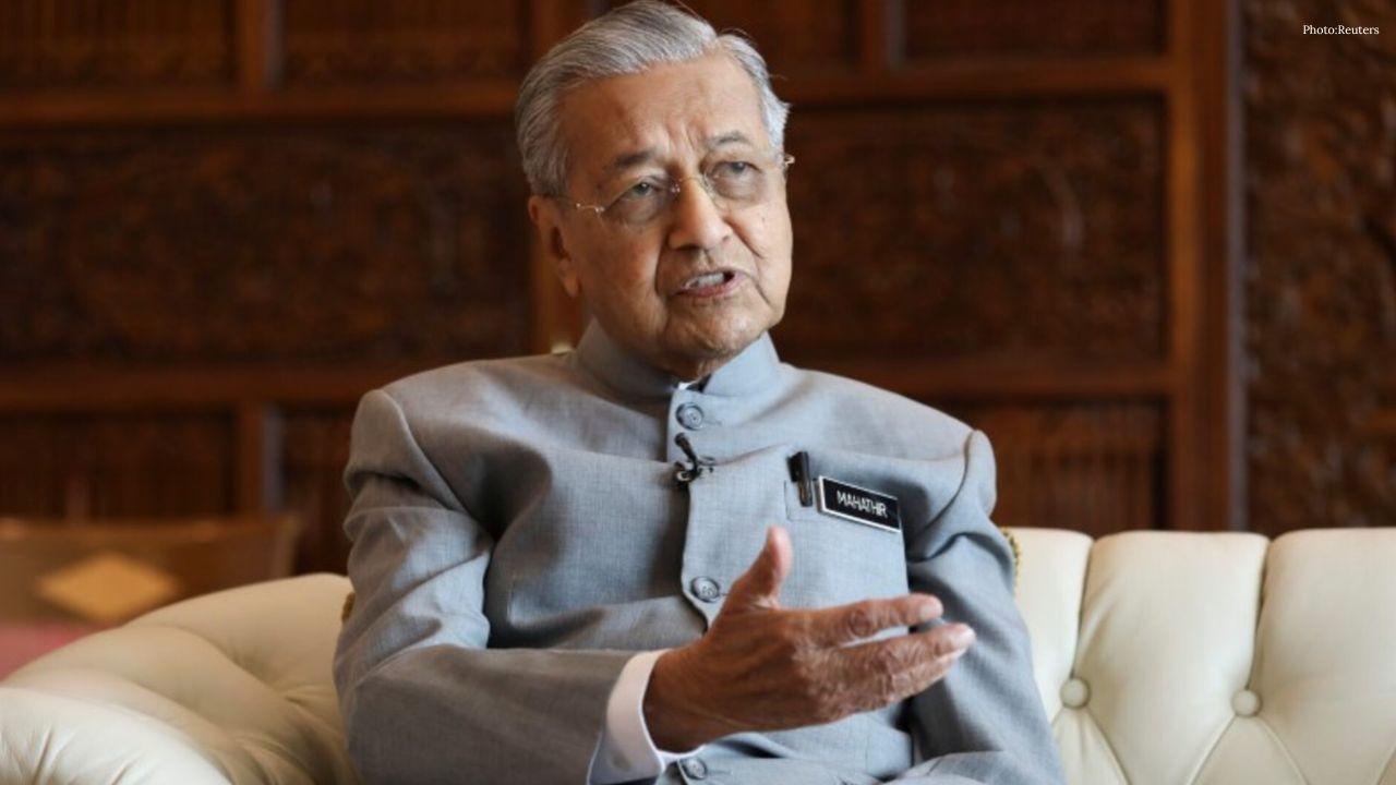 MCMC Warns of Legal Action Over AI Video Showing Mahathir Grieving Hasmah