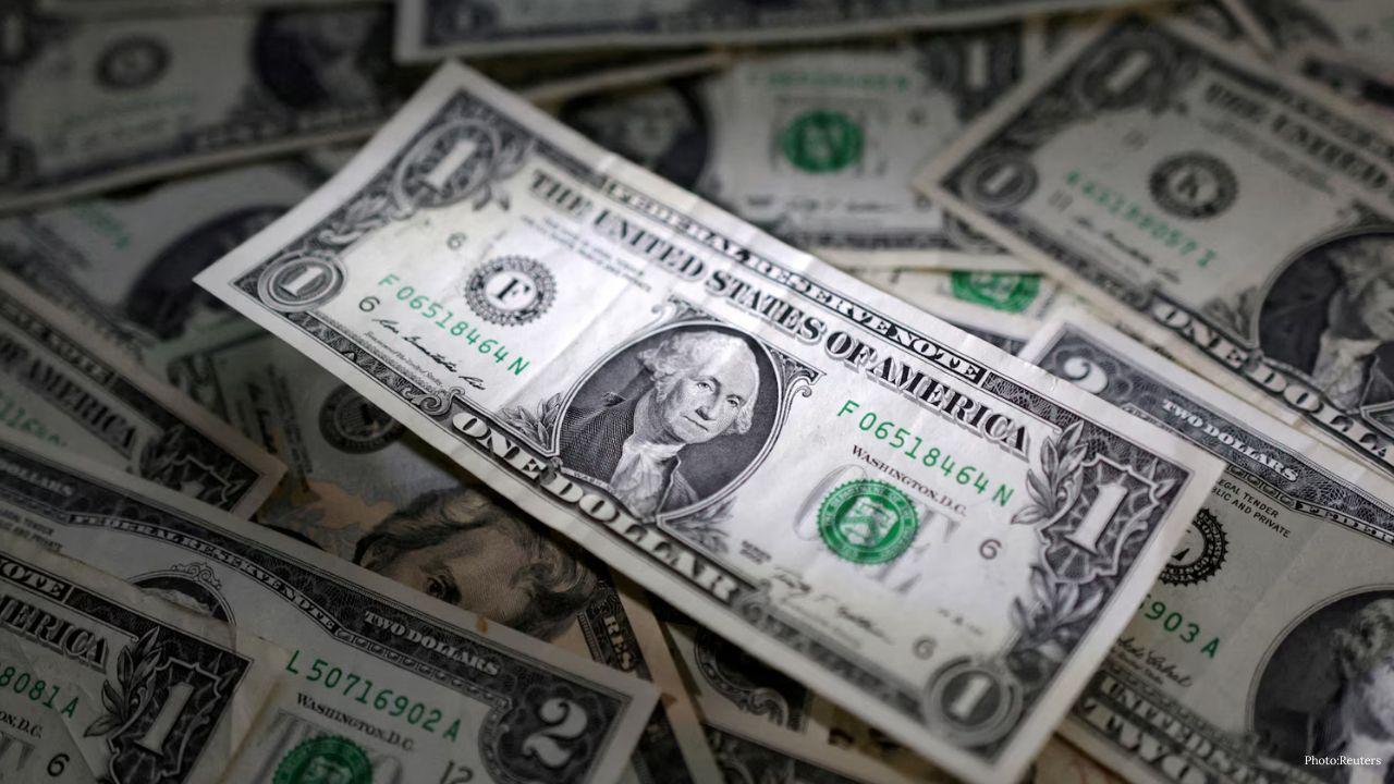 Dollar Near 18-Month High as Gulf Tensions and US Inflation Loom