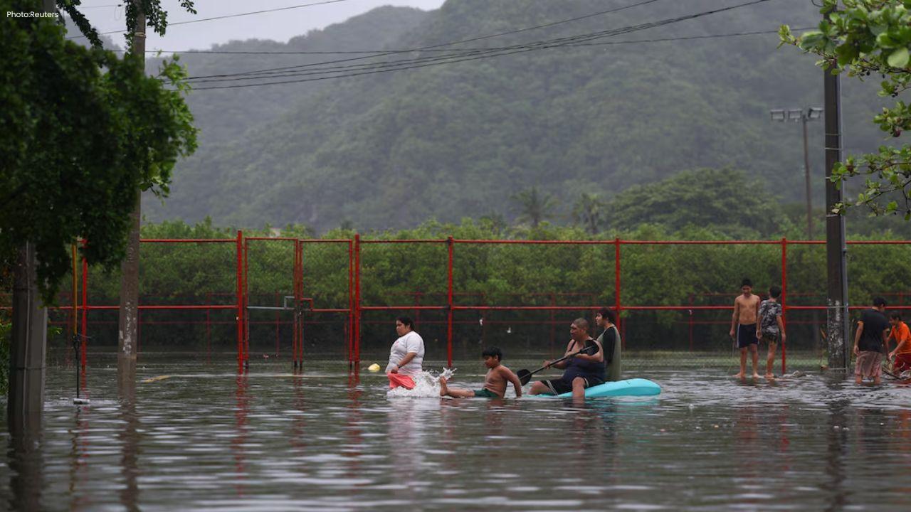 Hurricane Simon Weakens to Category 3, Floods Hit Mexico's Pacific Coast