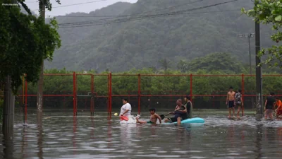 Hurricane Simon Weakens to Category 3, Floods Hit Mexico's Pacific Coast