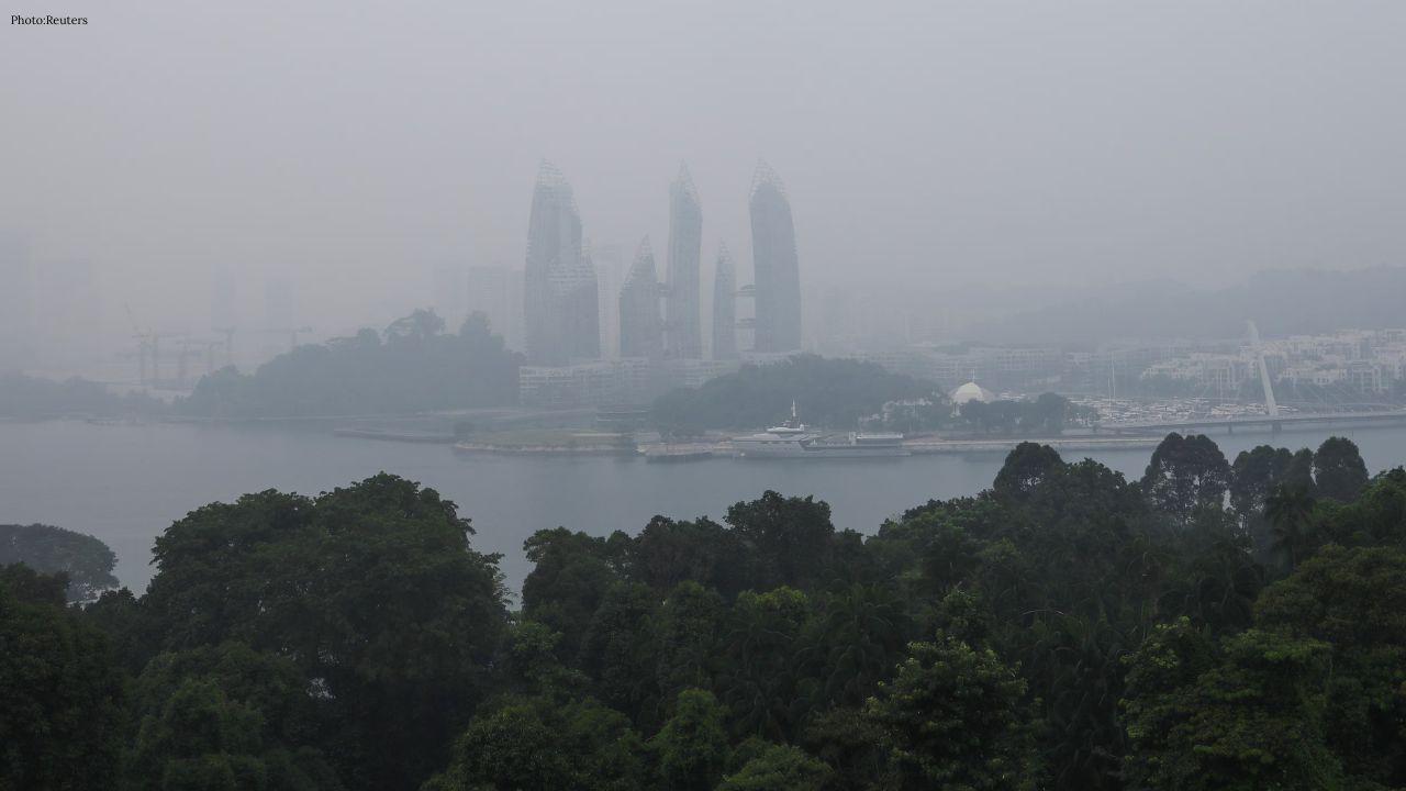 Singapore Haze Eases Slightly, but PM2.5 Levels Remain Elevated