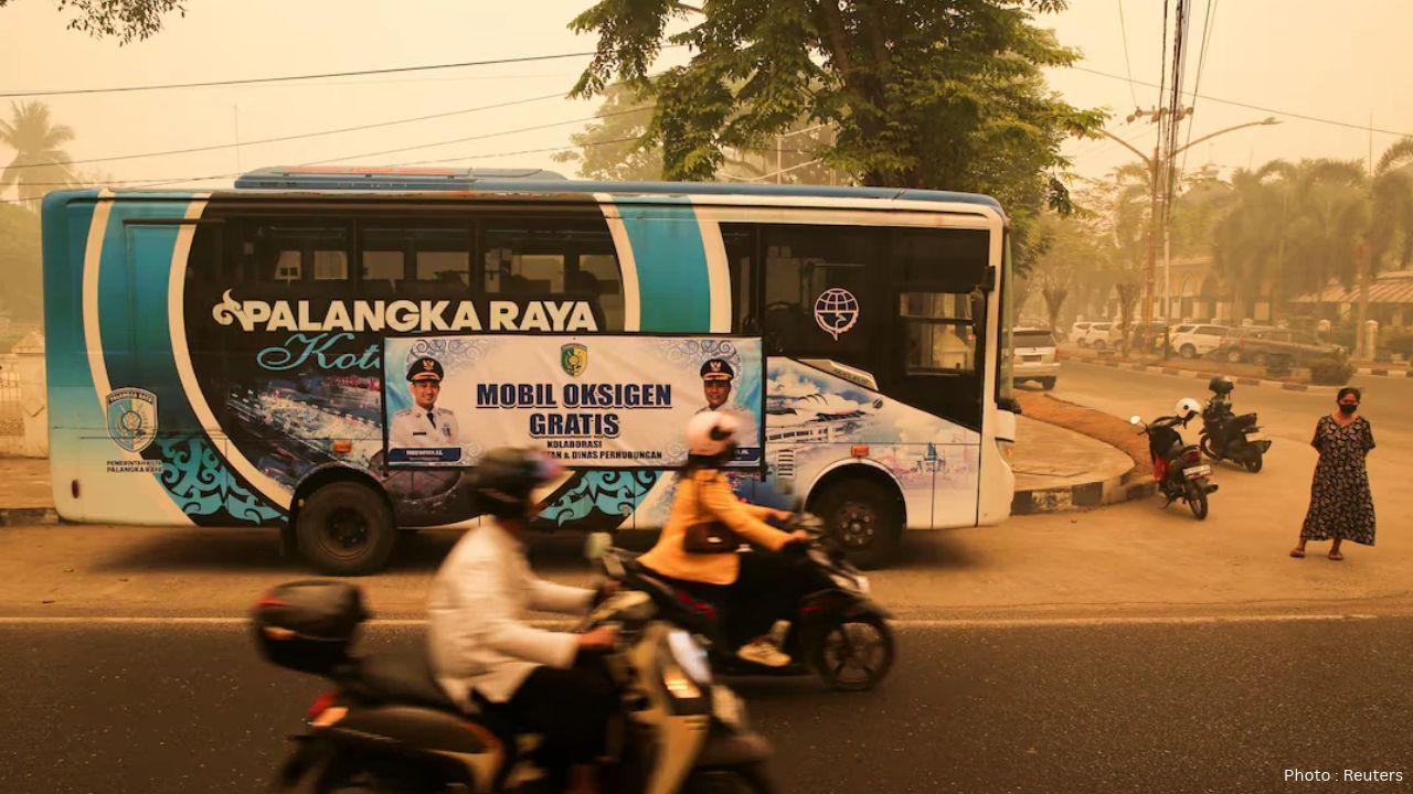 Indonesia Deploys Oxygen Bus as Forest Fire Haze Causes Breathing Problems